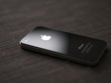 Apple забрани използването на две химични съединения при iPhone и iPad