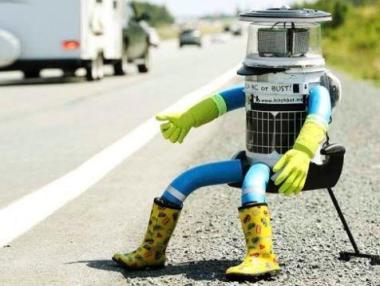 Робот пътува на автостоп из Канада