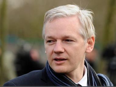 Асанж може да се предаде
