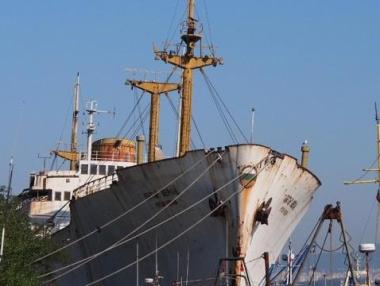 Продават учебния кораб „Петър Берон“