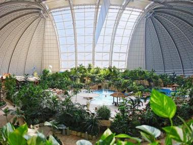 Хангар се превърна в най-големия воден парк в  Европа