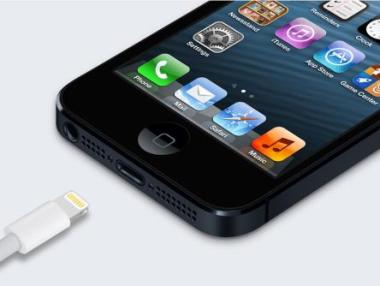 Apple подменя безплатно проблемни батерии на iPhone 5