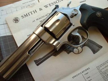 Smith & Wesson страда от оръжеен балон