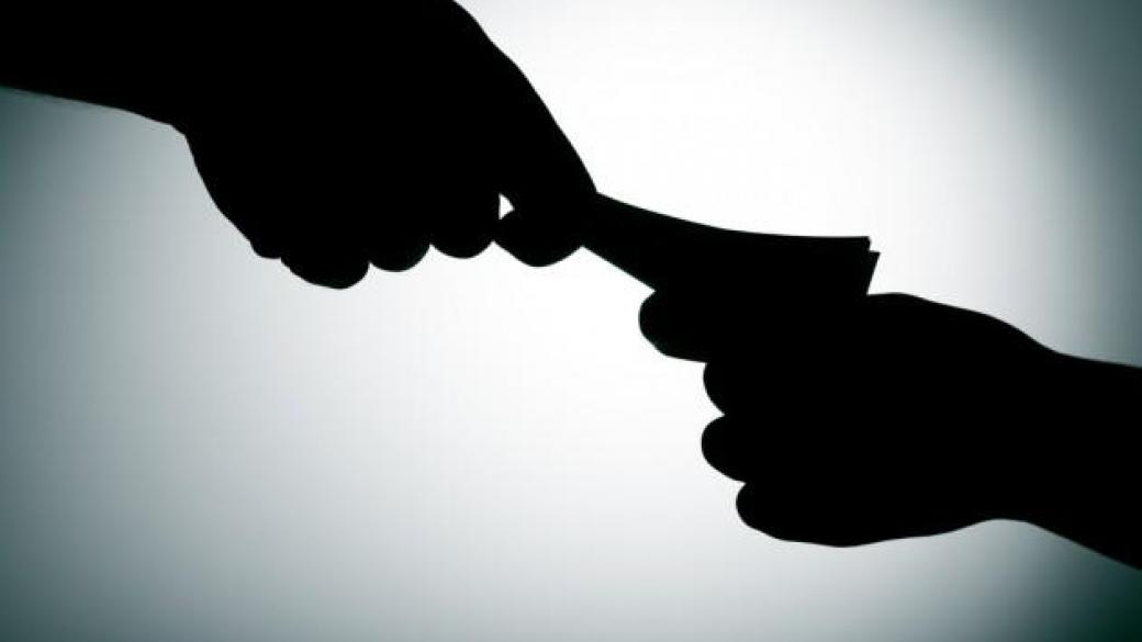 2 милиона българи признават, че давали подкуп