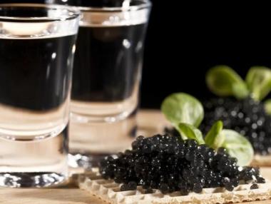 Европа спира вноса на руски водка и хайвер