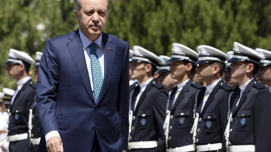 Арести на десетки полицаи в Турция за 