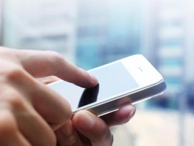 Смартфон се зарежда от музика и говор