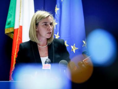 Могерини плаши Москва с нови санкции до петък