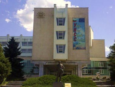 Най-много безработни висшисти са икономисти и юристи