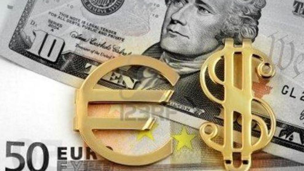 Еврото достигна едногодишно дъно спрямо долара