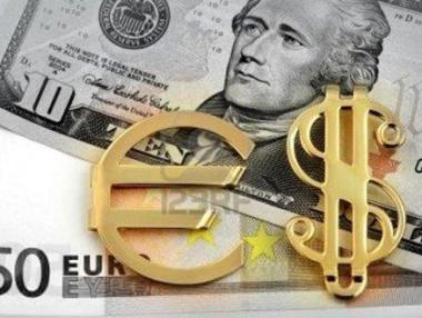 Еврото достигна едногодишно дъно спрямо долара