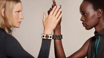 Intel залага на дамите с умна гривна от змийска кожа