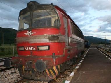 Пороите прекъснаха движението на влакове в страната