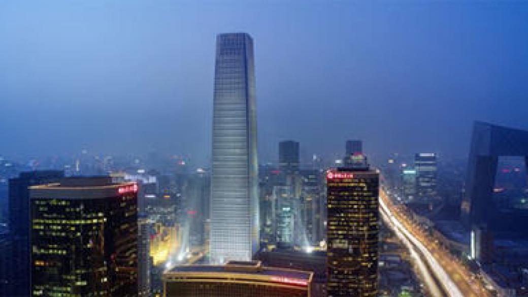 600 души покориха с бягане най-високата сграда в Пекин