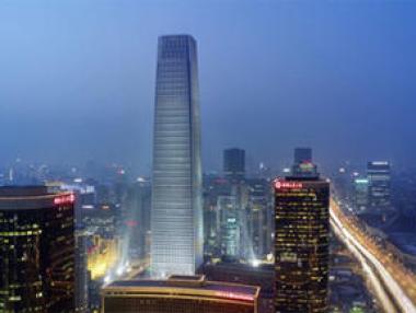 600 души покориха с бягане най-високата сграда в Пекин