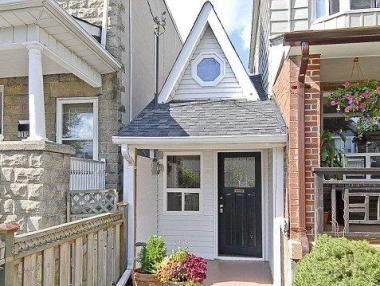 Продават най-малката къща в света