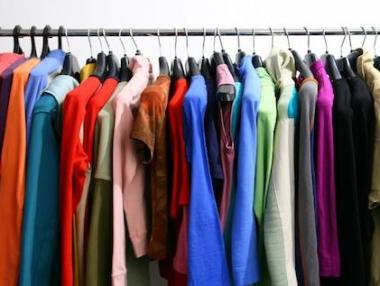 Русия заплаши да ограничи вноса на западни коли и дрехи