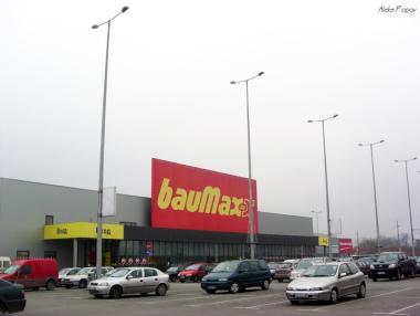 BauMax продала 8-те си обекта на родна фирма
