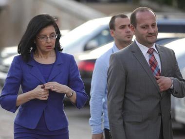 Реформаторите отложиха избора на лидер