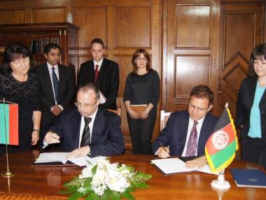 Афганистан ни връща $8 млн. дълг