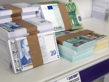 Всяка втора фирма в България няма пари в брой