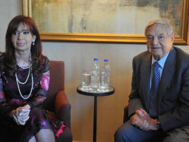 Аржентинският президент обсъди с Дж. Сорос дълга на страната