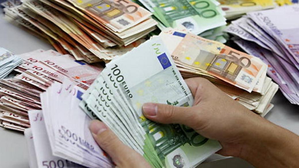 Еврото се търгува близо до 14-месечното дъно