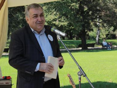 Близнашки се надява нови бежанци да не затруднят финансово страната