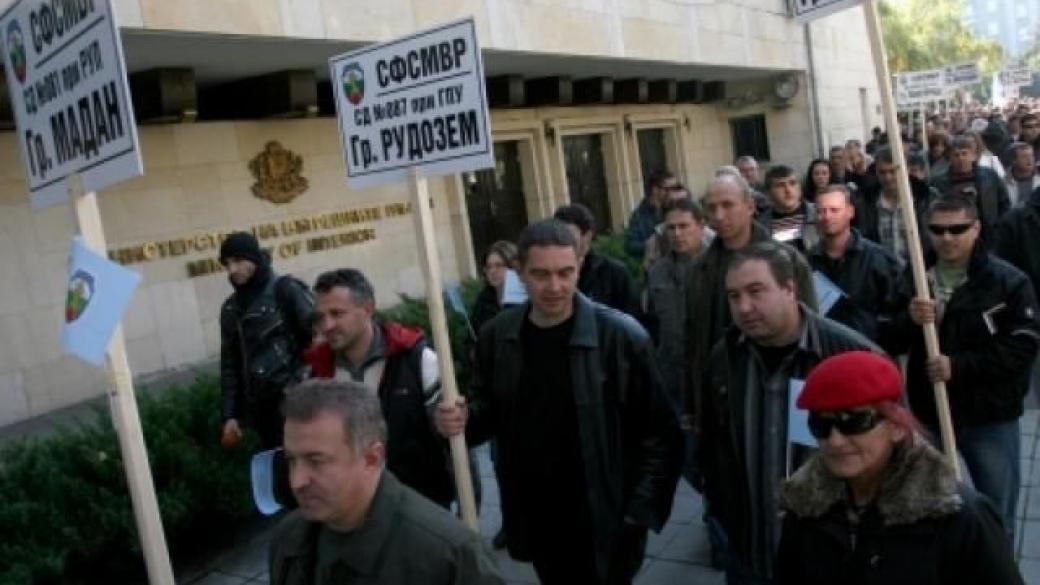 Синдикатите в МВР искат оставка на социалния министър