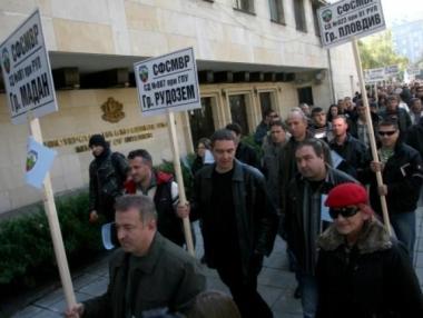 Синдикатите в МВР искат оставка на социалния министър