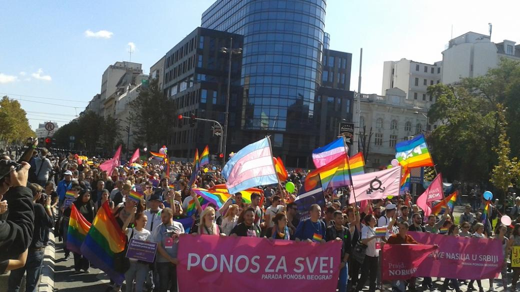 Хиляди полицаи пазят гей-парада в Белград