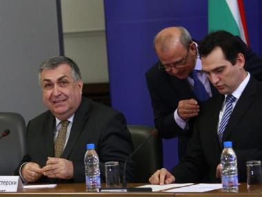 Отлагат заседанието на Тристранката