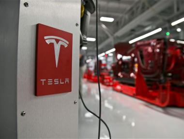 Tesla пуска нов Model D