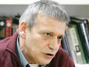 Защо цената на тока не „скача“ и увеличението ѝ изобщо не е „драстично“