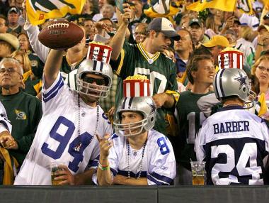 Глобиха играч с $12 000 за обида към фен