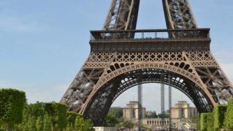 Откриват първия етаж в Айфеловата кула