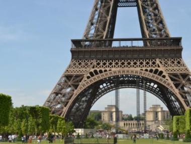 Откриват първия етаж в Айфеловата кула