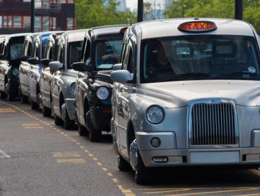Лондончани губят в таксита над 190 хил. телефона годишно