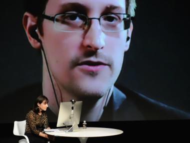 „Google, FB и Dropbox пращат данните ни на правителствата“