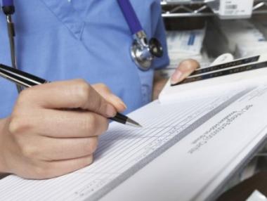 Изплащат болничните до 5 работни дни