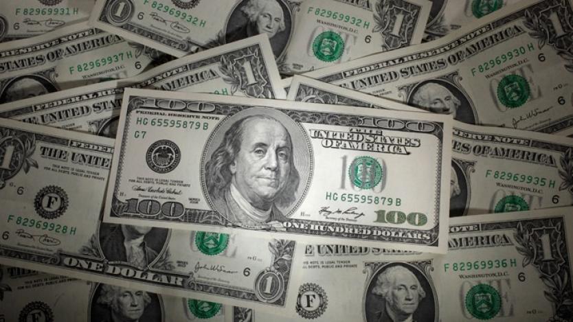 Доларът под натиск заради опасения за световната икономика