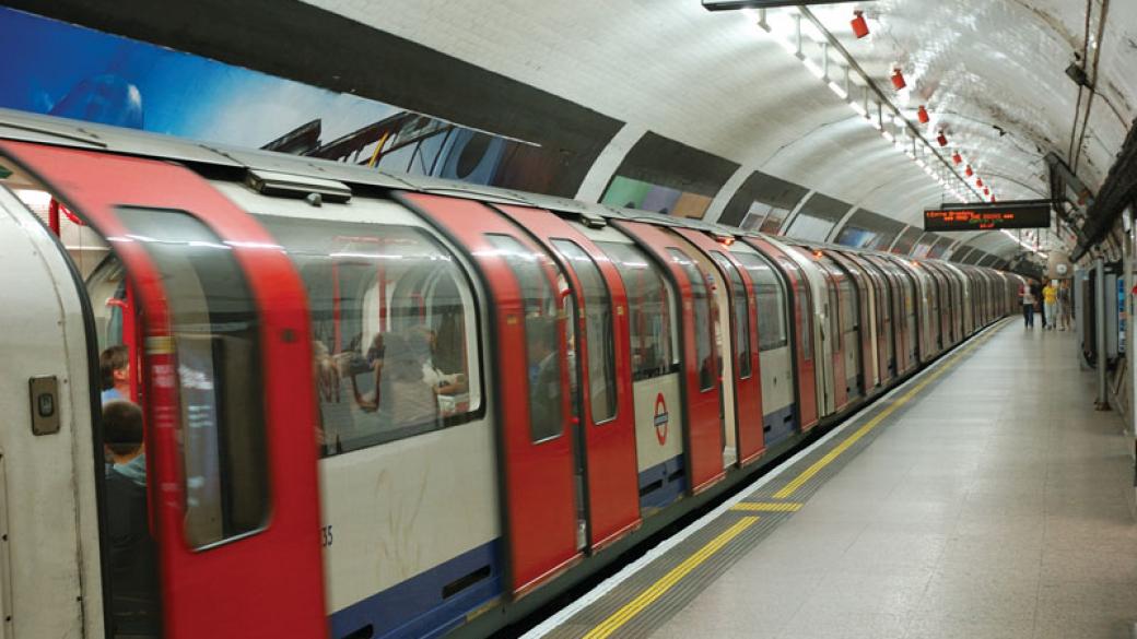 Лондонското метро пуска нощни влакове