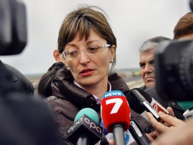 Спекулира се за ново поскъпване на тока, смята Захариева