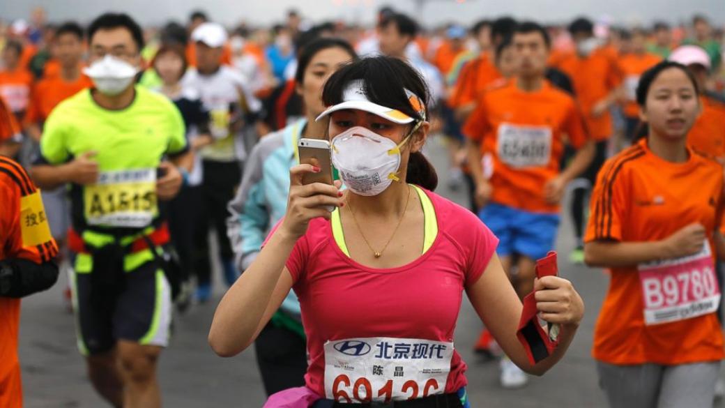 Пекин проведе маратон в гъст смог