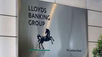 Lloyds освобождава 9 000 служители