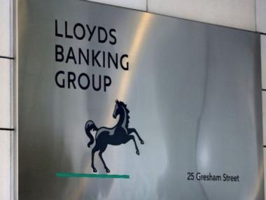 Lloyds освобождава 9 000 служители