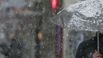 София осъмна с първи сняг