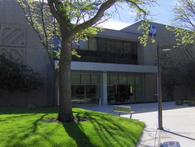 Hewlett-Packard продава бизнеса в Китай заради кибервойнaта със САЩ