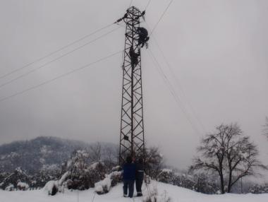 Над 100 села остават без ток