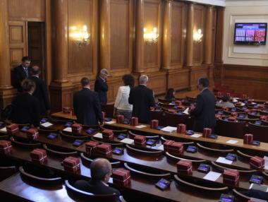 Новият парламент с първо редовно пленарно заседание